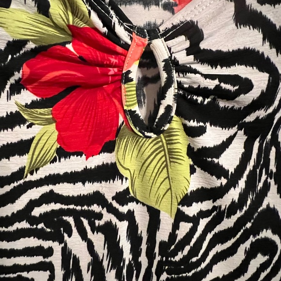 #1127. Christina Hope Petite 3/4 Sleeve Floral/Striped print Shirt w/Keyhole. Lg - Picture 2 of 8